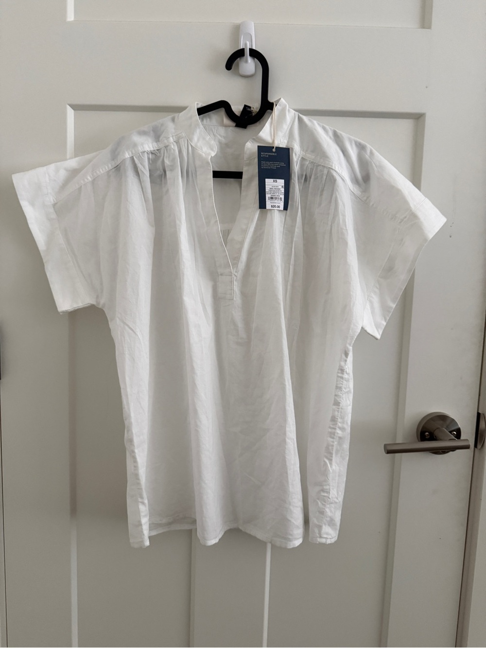 Universal Thread White Women’s Casual Short Sleeve Shirt